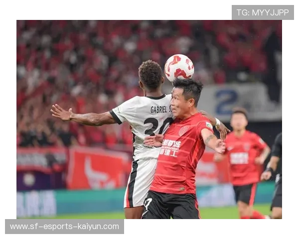 上海海港防守稳定球队士气高涨，上海海港队进球了