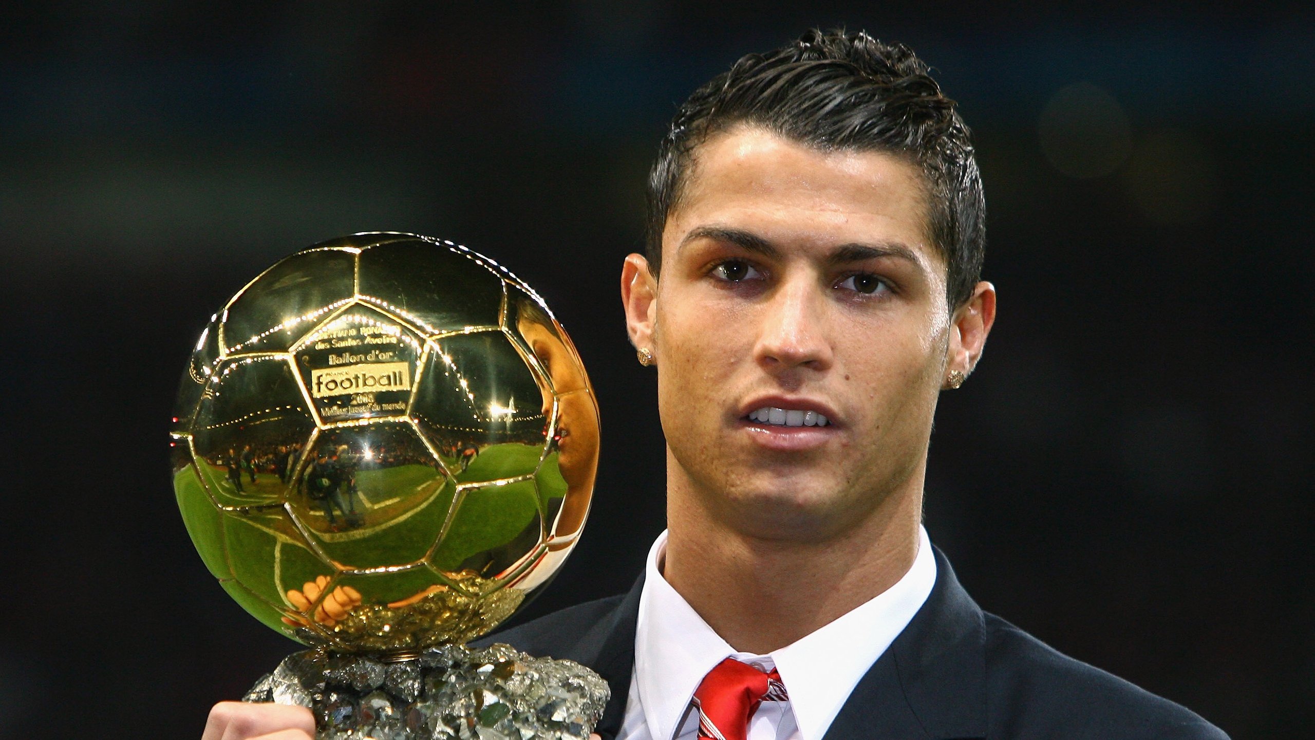 赛季高光:那些令球迷疯狂的进球瞬间,球员进球