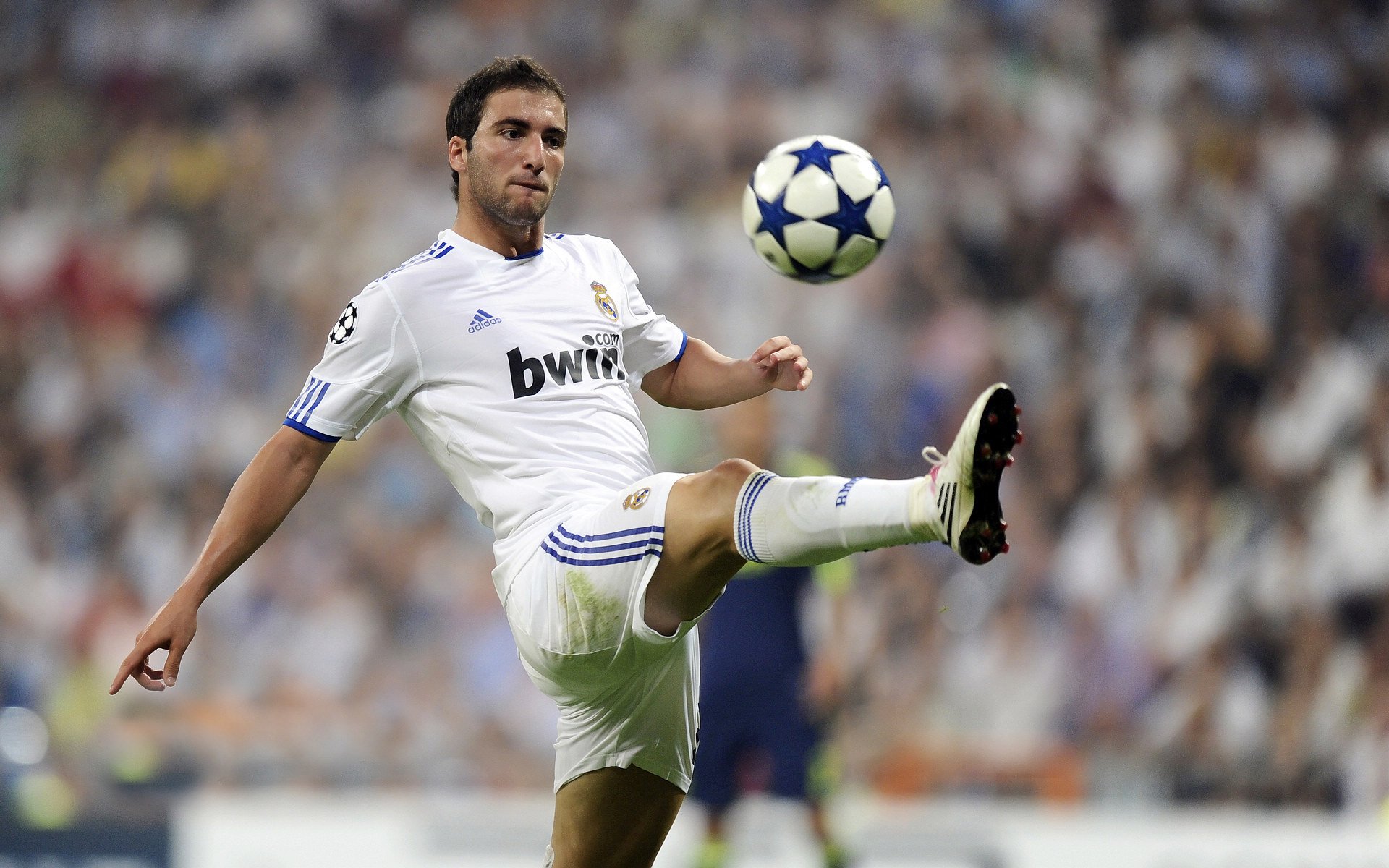 欧冠小组赛：阿贾克斯主场败给里斯本竞技 荷甲造星厂遭遇挖角后遗症